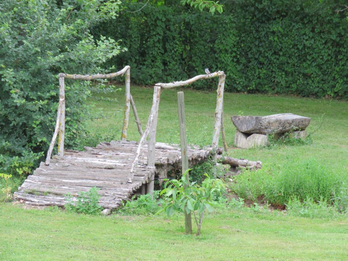 Bed and Breakfast Lalot Oulches Esterno foto